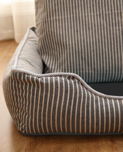 Load image into Gallery viewer, 3 Size Padded Dog Bed