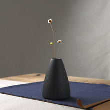 Load image into Gallery viewer, Black Ceramic Flower Arrangement Vases