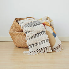 Load image into Gallery viewer, Tufted Tassels Floor Mat